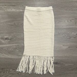 2/10 ❤️ H&M Woven Skirt